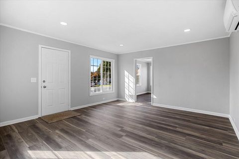 Tiny photo for 832 Wabash Avenue, Medford, OR 97504 (MLS # 220217186)