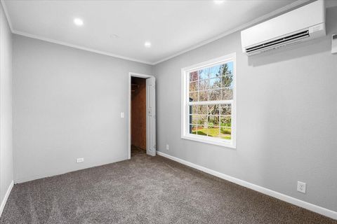 Tiny photo for 832 Wabash Avenue, Medford, OR 97504 (MLS # 220217186)