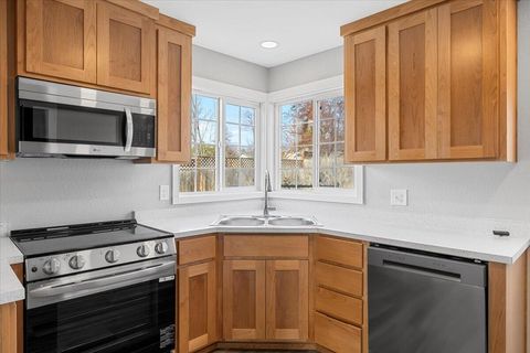 Tiny photo for 832 Wabash Avenue, Medford, OR 97504 (MLS # 220217186)