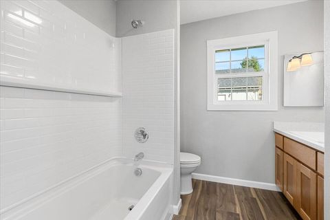 Tiny photo for 832 Wabash Avenue, Medford, OR 97504 (MLS # 220217186)