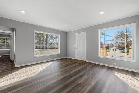 Tiny photo for 832 Wabash Avenue, Medford, OR 97504 (MLS # 220217186)