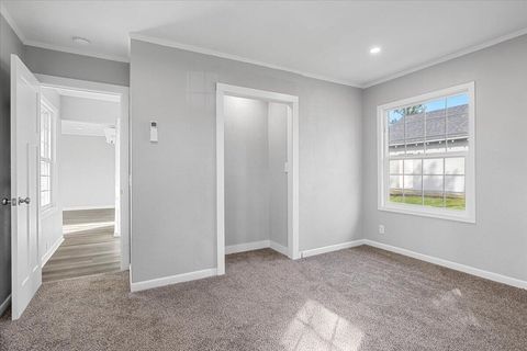 Tiny photo for 832 Wabash Avenue, Medford, OR 97504 (MLS # 220217186)