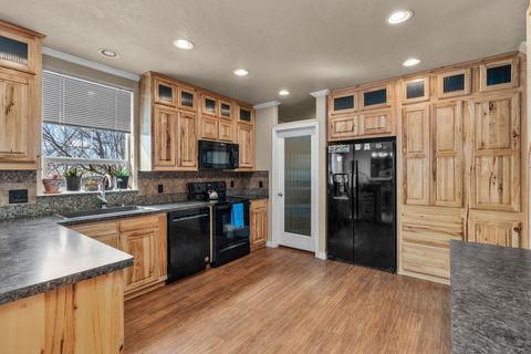 Tiny photo for 4886 NW Mint Lane, Prineville, OR 97754 (MLS # 220217699)