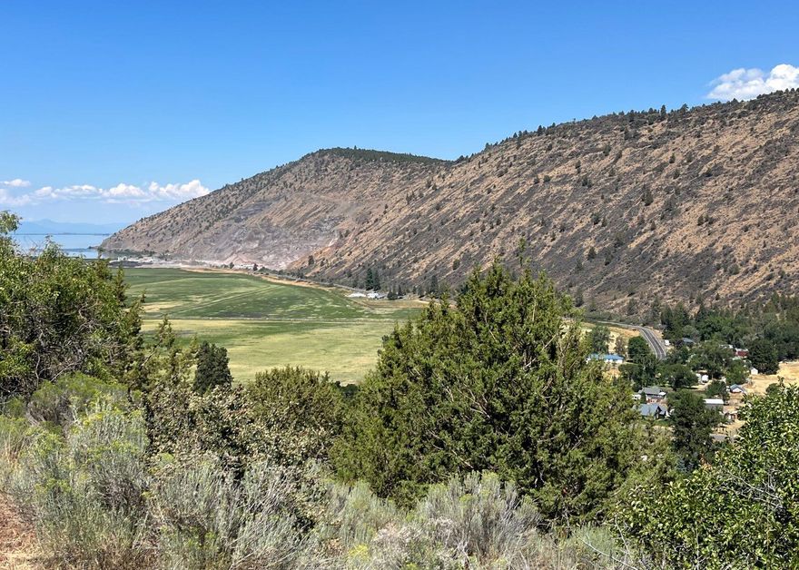 5-acre hillside lot in the northern section of Paradise Hill Subdivision, a gated community just north of Klamath Falls, with a beautiful view of Klamath Lake! Annual HOA dues were $ 438 for the 2022 year.