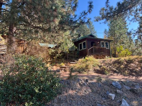Photo of 109 S 3rd Avenue S, Chiloquin, OR 97624 (MLS # 220215123)