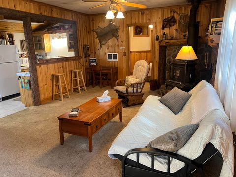 Tiny photo for 109 S 3rd Avenue S, Chiloquin, OR 97624 (MLS # 220215123)