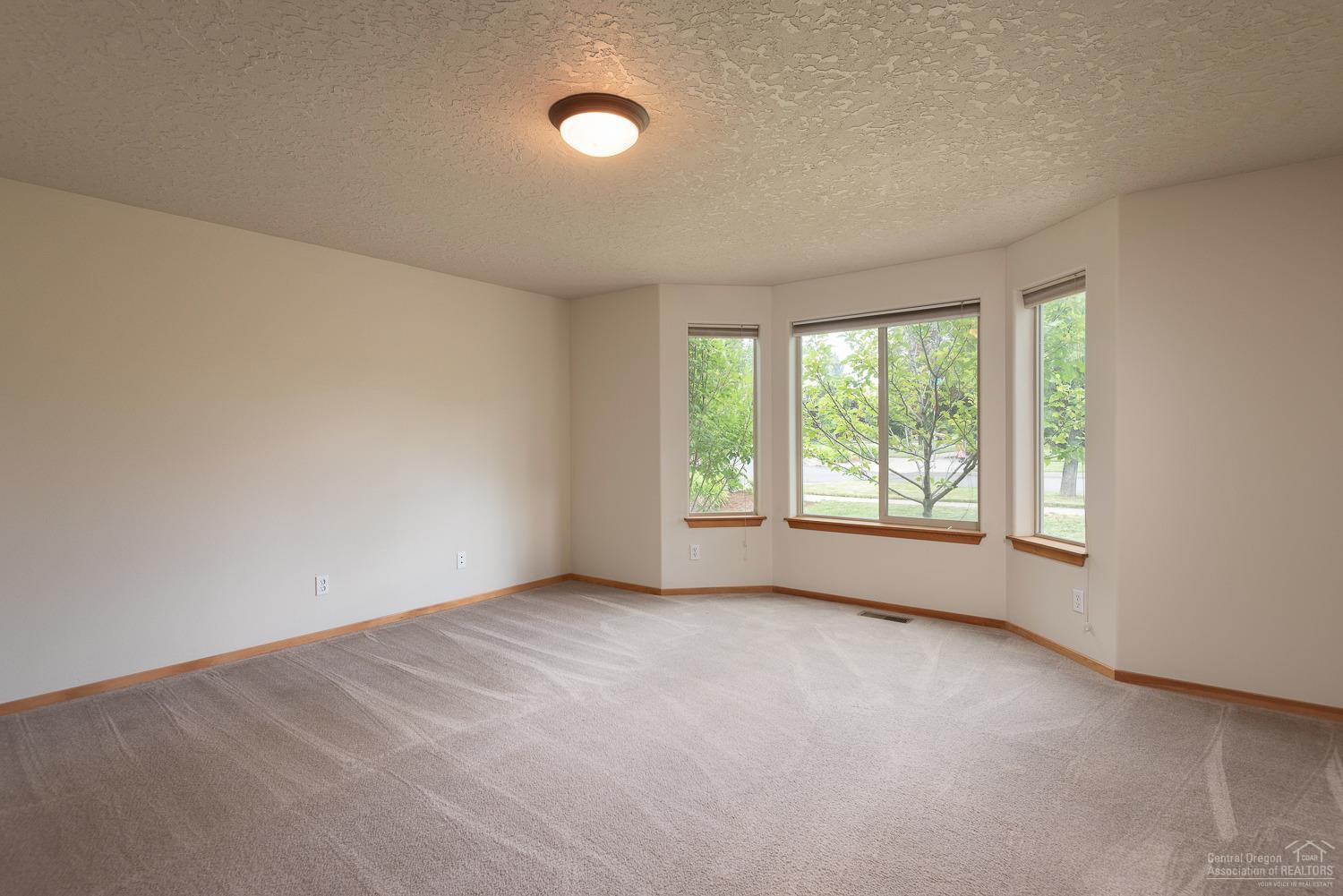 Paulina Peaks - Residential