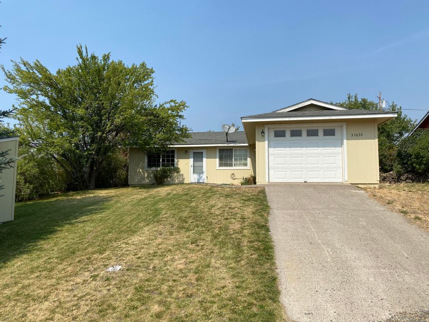This home is located in the quaint little town of Bonanza. Only about 23 miles from Klamath Falls. 3 bedroom, 1 bath home with just over 1100 square feet with a nice floor plan and attached garage. Close to a country convenience store, restaurant, gas station, school, and just a few blocks from the park! Country atmosphere everywhere around this town.