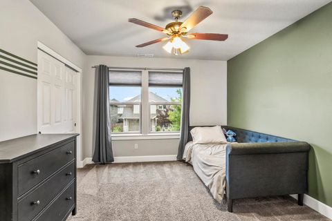 Tiny photo for 21352 NE Evelyn Place, Bend, OR 97701 (MLS # 220212041)