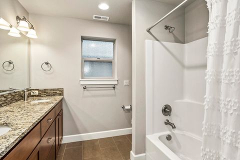 Tiny photo for 21352 NE Evelyn Place, Bend, OR 97701 (MLS # 220212041)