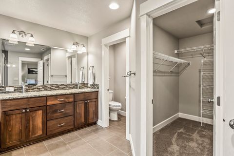 Tiny photo for 21352 NE Evelyn Place, Bend, OR 97701 (MLS # 220212041)