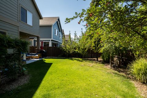 Tiny photo for 21352 NE Evelyn Place, Bend, OR 97701 (MLS # 220212041)