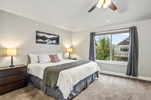 Tiny photo for 21352 NE Evelyn Place, Bend, OR 97701 (MLS # 220212041)