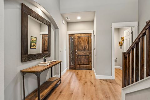 Tiny photo for 21352 NE Evelyn Place, Bend, OR 97701 (MLS # 220212041)