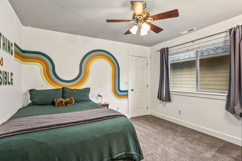 Tiny photo for 21352 NE Evelyn Place, Bend, OR 97701 (MLS # 220212041)