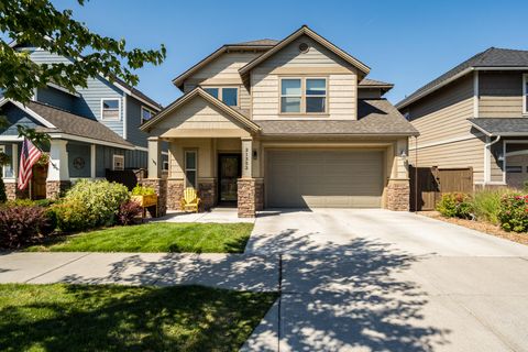 Tiny photo for 21352 NE Evelyn Place, Bend, OR 97701 (MLS # 220212041)