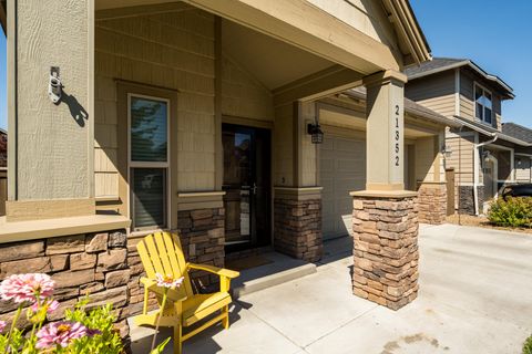 Tiny photo for 21352 NE Evelyn Place, Bend, OR 97701 (MLS # 220212041)