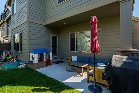 Tiny photo for 21352 NE Evelyn Place, Bend, OR 97701 (MLS # 220212041)