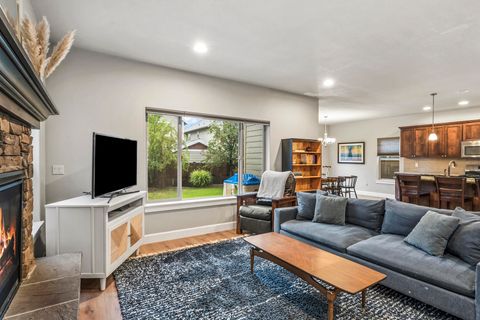 Tiny photo for 21352 NE Evelyn Place, Bend, OR 97701 (MLS # 220212041)