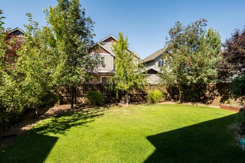 Tiny photo for 21352 NE Evelyn Place, Bend, OR 97701 (MLS # 220212041)