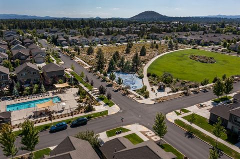 Tiny photo for 21352 NE Evelyn Place, Bend, OR 97701 (MLS # 220212041)