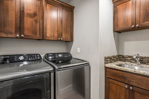 Tiny photo for 21352 NE Evelyn Place, Bend, OR 97701 (MLS # 220212041)