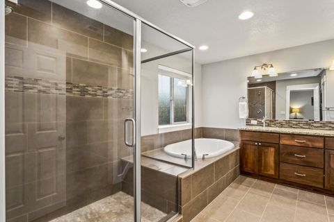 Tiny photo for 21352 NE Evelyn Place, Bend, OR 97701 (MLS # 220212041)