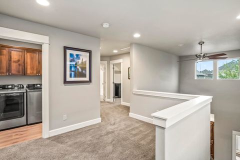 Tiny photo for 21352 NE Evelyn Place, Bend, OR 97701 (MLS # 220212041)