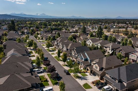 Tiny photo for 21352 NE Evelyn Place, Bend, OR 97701 (MLS # 220212041)
