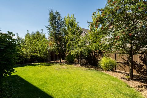 Tiny photo for 21352 NE Evelyn Place, Bend, OR 97701 (MLS # 220212041)