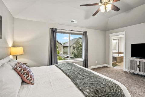 Tiny photo for 21352 NE Evelyn Place, Bend, OR 97701 (MLS # 220212041)