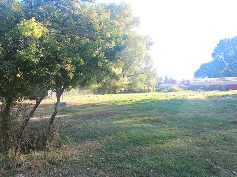 Tiny photo for 4107 Bisbee Street, Klamath Falls, OR 97603 (MLS # 220211189)