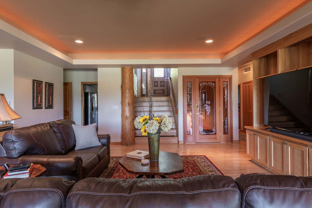 Broken Top - Residential