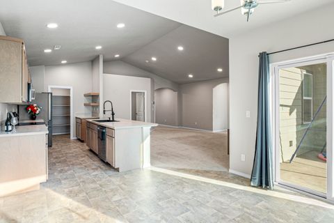 Tiny photo for 2346 NW Teak Place, Redmond, OR 97756 (MLS # 220212274)