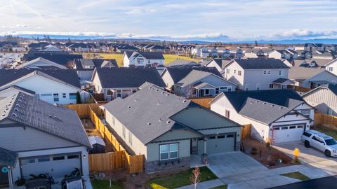 Tiny photo for 2346 NW Teak Place, Redmond, OR 97756 (MLS # 220212274)