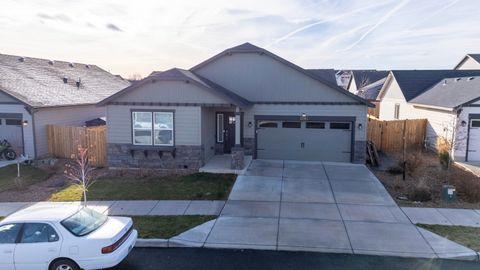 Tiny photo for 2346 NW Teak Place, Redmond, OR 97756 (MLS # 220212274)