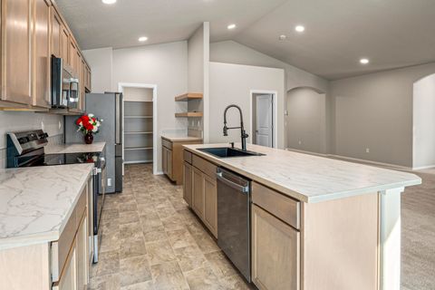 Tiny photo for 2346 NW Teak Place, Redmond, OR 97756 (MLS # 220212274)