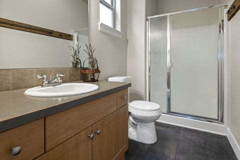 Tiny photo for 63131 NE De Haviland Street, Bend, OR 97701 (MLS # 220211637)