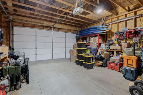 Tiny photo for 63131 NE De Haviland Street, Bend, OR 97701 (MLS # 220211637)