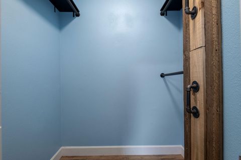 Tiny photo for 63131 NE De Haviland Street, Bend, OR 97701 (MLS # 220211637)