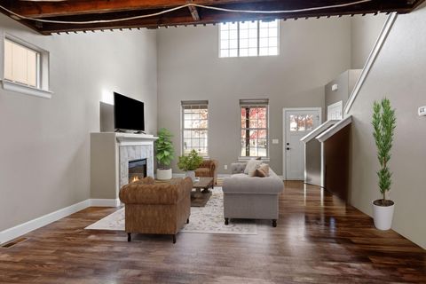 Tiny photo for 63131 NE De Haviland Street, Bend, OR 97701 (MLS # 220211637)