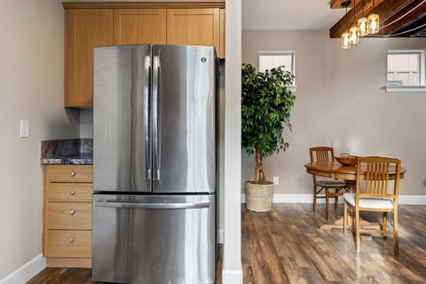 Tiny photo for 63131 NE De Haviland Street, Bend, OR 97701 (MLS # 220211637)