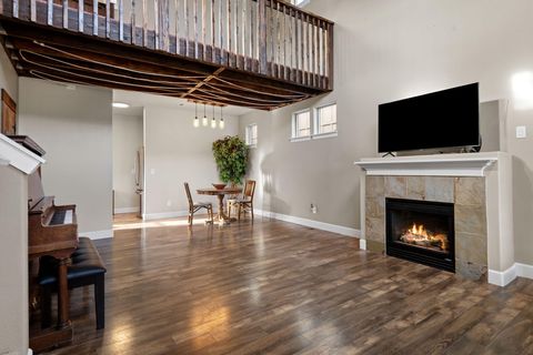 Tiny photo for 63131 NE De Haviland Street, Bend, OR 97701 (MLS # 220211637)