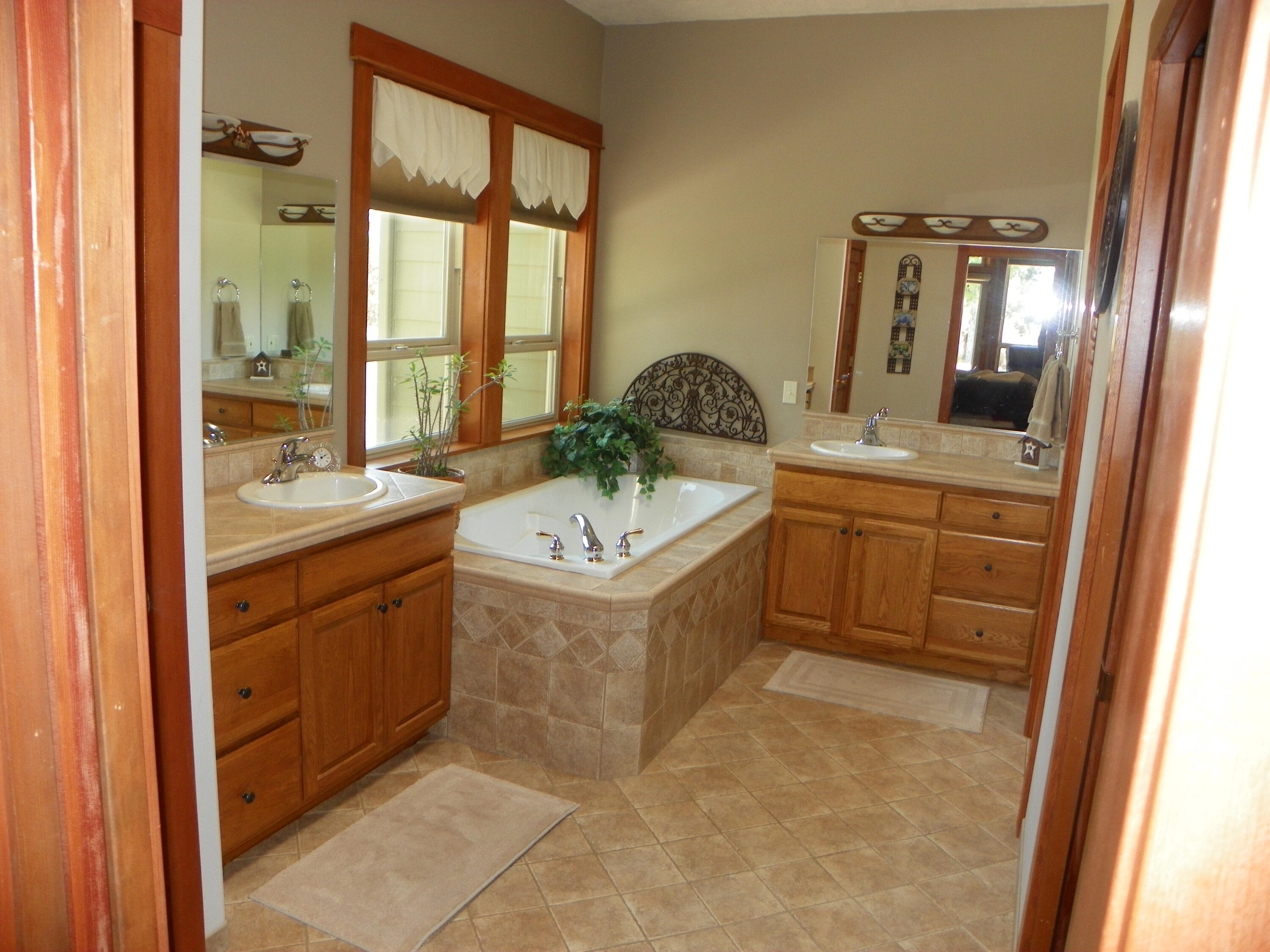 Crestridge Estate - Residential