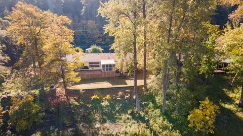 Tiny photo for 2700 Rogue River Highway, Grants Pass, OR 97527 (MLS # 220211470)