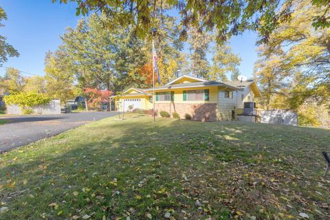 Tiny photo for 2700 Rogue River Highway, Grants Pass, OR 97527 (MLS # 220211470)