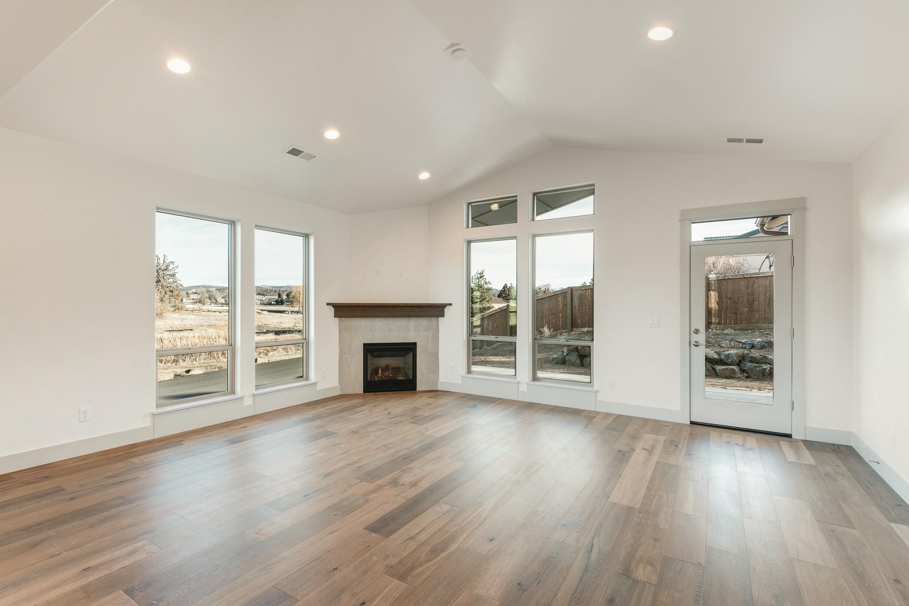 Saddle Ridge - Residential