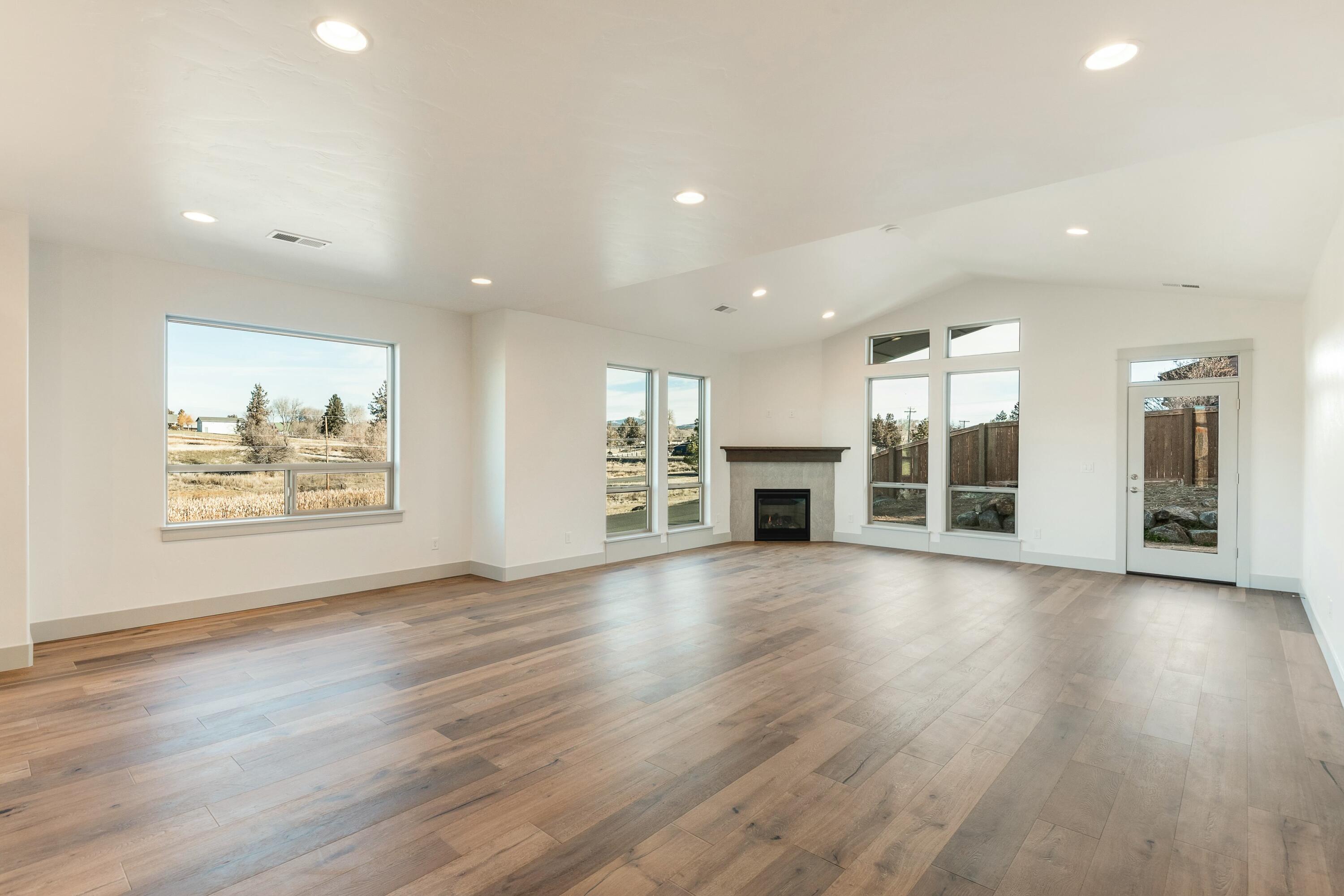 Saddle Ridge - Residential