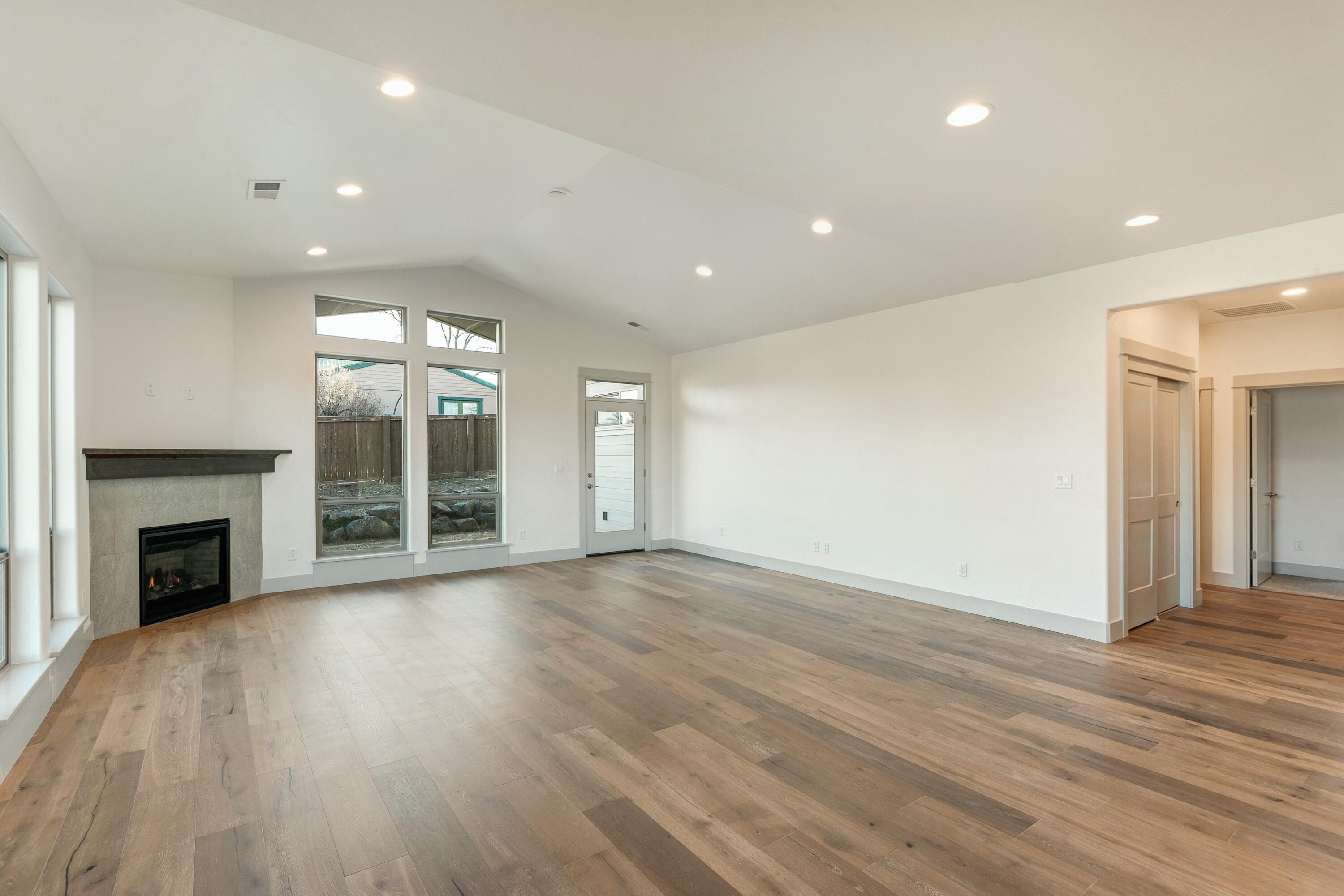 Saddle Ridge - Residential