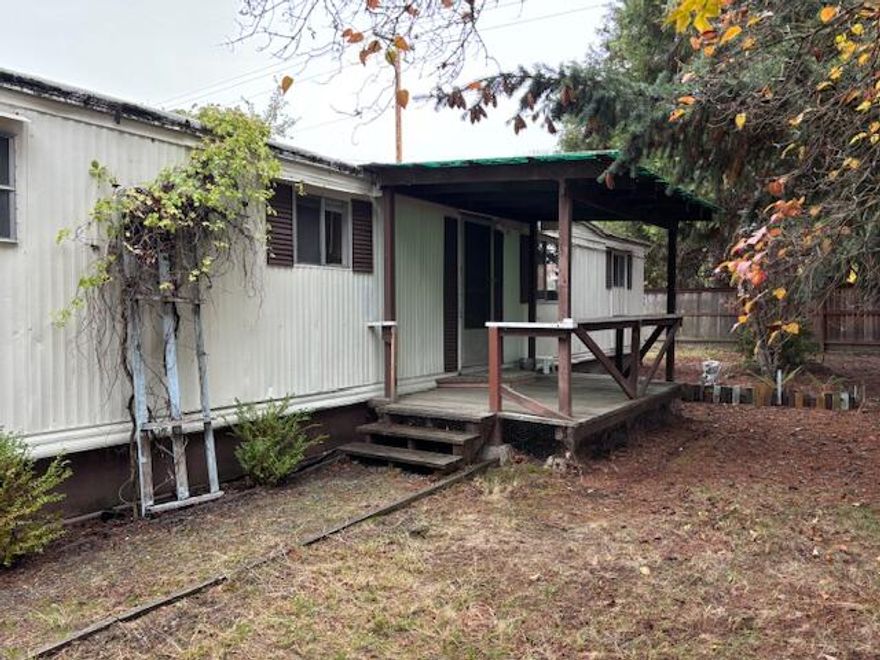 Possible Owner Carried terms!! Corner .20 acre fully fenced lot close to town and other amenities. This older manufactured home is a
great opportunity for the right Buyer. Not many properties like this that are affordable and have no park or space rent.